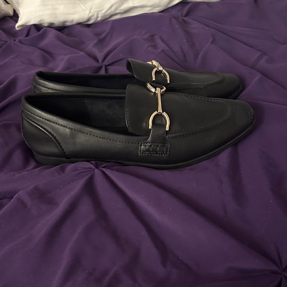 Steve Madden Genuine Leather Black Loafers with Gold Accent New Without Tags
